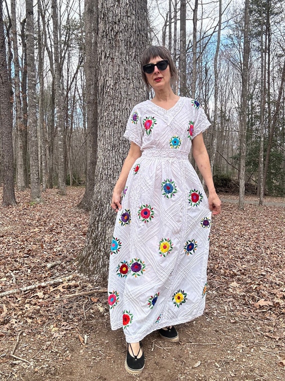 1970s Floral Embroidered Mexican Wedding Dress - image 1