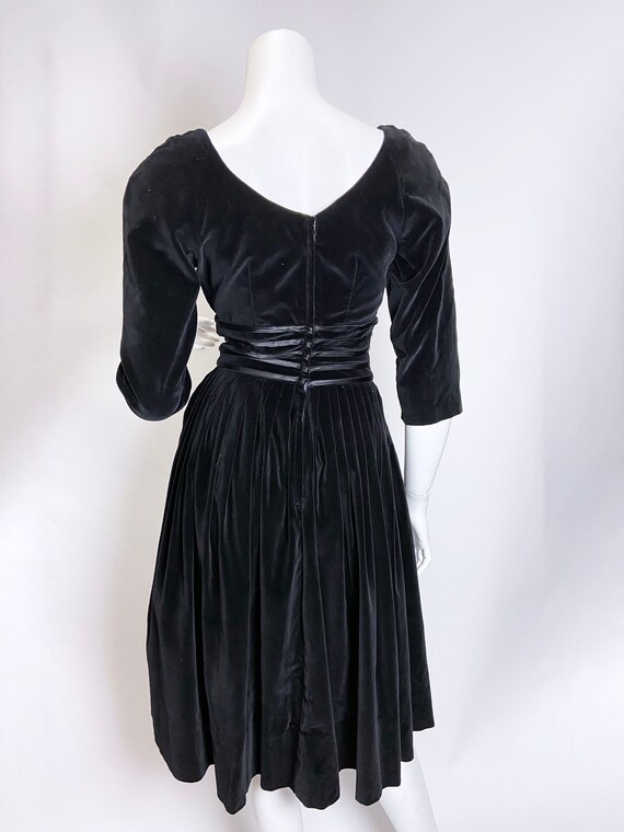 1950s Black Velveteen Dress - image 3