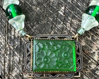 1930s Green Floral Intaglio Glass Necklace