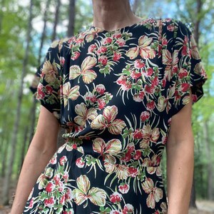 1940s Cold Rayon Floral image 5