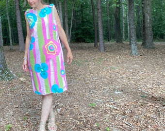 1960s Combed Cotton Floral Print Shift Dress, Small