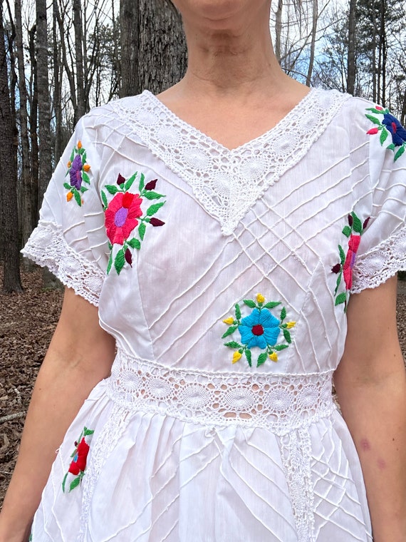 1970s Floral Embroidered Mexican Wedding Dress - image 5