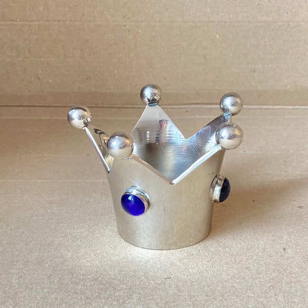 A Cool And Stylish Vintage Silver Tone Metal Crown Design Candle Tea Light holder - Three Royal Blue rounded Shape glass cabochons setting