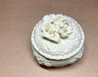 Porcelain Rose Design Trinket Box - Rounded Shape - Vanity Decor Decoration - Vintage - Pre-owned - Jewelry Box - Ring Box - Gift