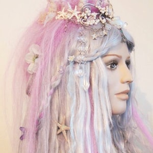 Perruque sirène - faite sur mesure avec couronne de coquillages + perles de nacre + tresses