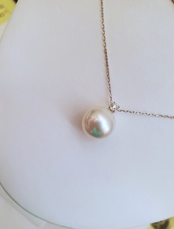 Australian Southsea White Pearl Pendant Necklace 11.2mm Perfect Round Top Quality Untreated Non-Dyed Pearl 18kt White Gold with Diamond