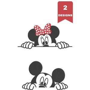Puede incluir: Dos diseños de dibujos animados con Minnie Mouse y Mickey Mouse asomándose por encima de una línea. Minnie Mouse tiene un lazo rojo con lunares blancos. La imagen incluye una pancarta roja con el texto "2 DISEÑOS".