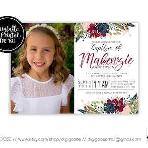 Könnte beinhalten: Eine Taufeinladung mit einem floralen Design in den Farben Rosa, Rot, Blau und Grün. Die Einladung enthält den Namen "Makenzie" sowie Datum und Uhrzeit der Taufe. Die Einladung enthält auch die Adresse der Kirche, in der die Taufe stattfinden wird.