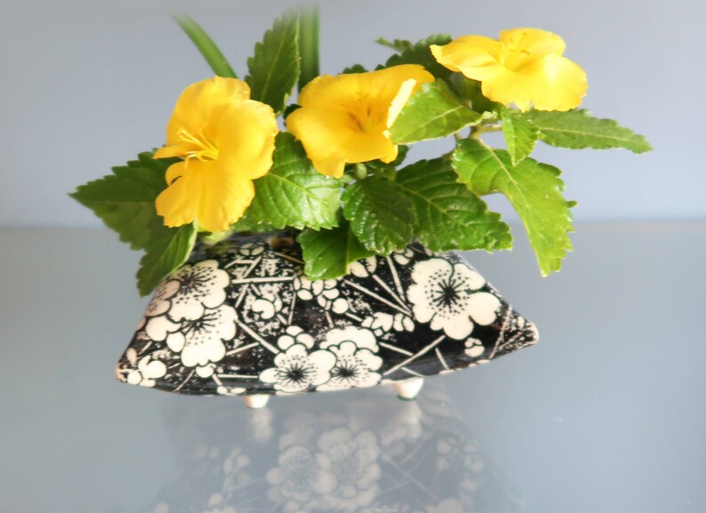 Ikebana Flower Vase, Small Ikebana Flower Holder, Pillow shape flower vase, Table Centerpiece vase, Wedding Favor, Gift for Mom, Best Gift, image 1