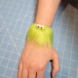 Fuzzy Facelets - Slap Bracelets with Character from All Hands Productions! (LIME)