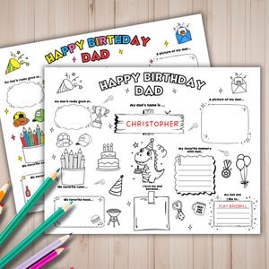 Peut inclure: Deux pages à colorier blanches avec le texte "HAPPY BIRTHDAY DAD" et diverses invites à compléter. Une page porte le nom "CHRISTOPHER". Des crayons de couleur sont au premier plan.