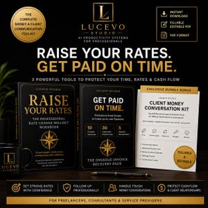 Può includere: Un kit di strumenti professionale con due quaderni di lavoro neri intitolati Raise Your Rates e Get Paid On Time, insieme a un Client Money Conversation Kit bianco. Include una tazza e una penna nere, marchiate con il logo Lucevo Studio in oro.