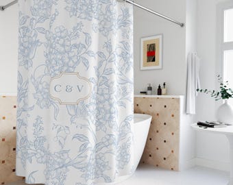 Rideau de douche à monogramme floral en toile bleue personnalisée | Initiales personnalisées, motif floral élégant, Saint-Valentin, anniversaire, cadeau de mariage