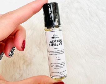 Aceite Ritual del Despertar: Para el despertar espiritual, la calidez, el amor incondicional, la amistad, la suerte, aceite perfumado con aroma a flor de cactus y jade.