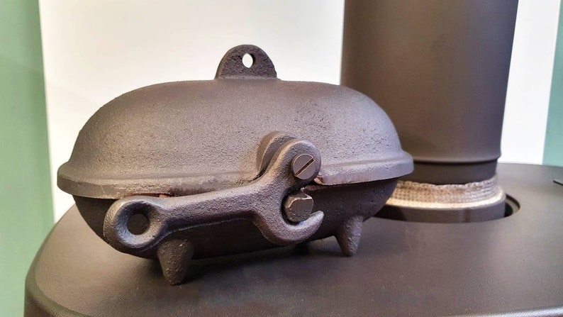 SMALL Cast Iron Baked Potato Cooker Latch for Wood Burners Multi Fuel Stoves Log Fires Cooking Oven Pod \/ Open Fires & Camping