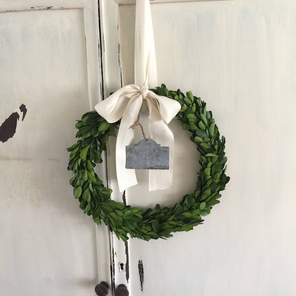 Boxwood Wreath with natural cotton Ribbon an galvanized hangtag