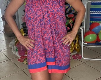 Pareo da spiaggia Coral Sunset Boho, pareo brasiliano con motivo rosso e blu, grande telo da mare