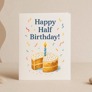 Divertida tarjeta de medio cumpleaños - Diseño de pastel con vela - Tarjeta de felicitación de medio cumpleaños - Estilo acuarela minimalista