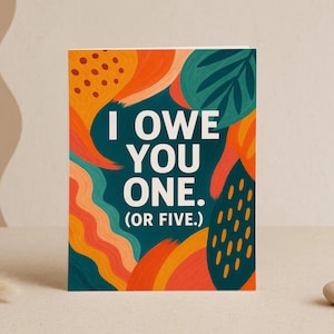 Tarjeta de agradecimiento abstracta retro con texto "Te debo una" - Nota de gratitud alegre y colorida