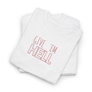 Give Em Hell Tシャツ、エッジの効いたグラフィックTシャツ、ユニセックスのヘビーコットンシャツ、オルタナティブストリートウェアTシャツ、レトロなスローガンシャツ、彼女または彼へのギフト 画像 8