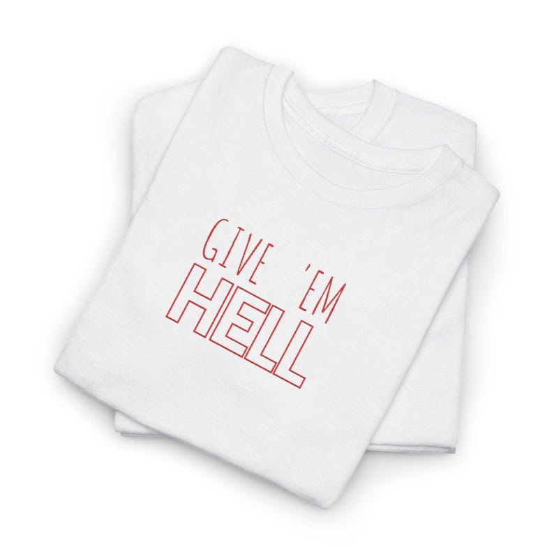 Give Em Hell Tシャツ、エッジの効いたグラフィックTシャツ、ユニセックスのヘビーコットンシャツ、オルタナティブストリートウェアTシャツ、レトロなスローガンシャツ、彼女または彼へのギフト 画像 8