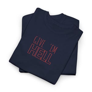Give Em Hell Tシャツ、エッジの効いたグラフィックTシャツ、ユニセックスのヘビーコットンシャツ、オルタナティブストリートウェアTシャツ、レトロなスローガンシャツ、彼女または彼へのギフト 画像 17