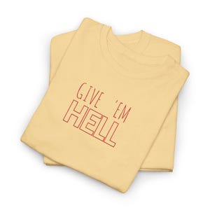 Give Em Hell Tシャツ、エッジの効いたグラフィックTシャツ、ユニセックスのヘビーコットンシャツ、オルタナティブストリートウェアTシャツ、レトロなスローガンシャツ、彼女または彼へのギフト 画像 3