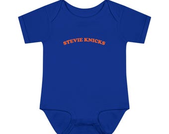 Cache-couche pour bébé Stevie Knicks | Body Knicks drôle de jeu de mots | Ensemble bleu pour bébé