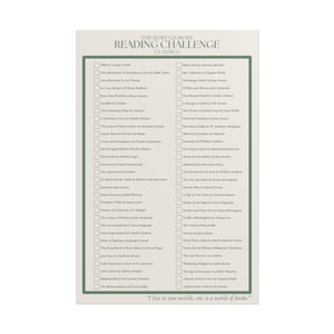 Puede incluir: Un papel blanco con un borde verde presenta una lista de desafíos de lectura titulada "The Rory Gilmore Reading Challenge Classics". La lista incluye títulos de libros y nombres de autores. La cita "I live in two worlds, one is a world of books" está en la parte inferior.