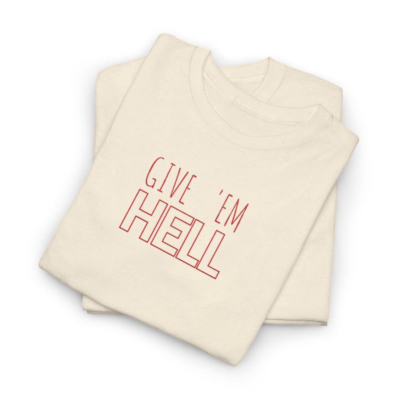 Give Em Hell Tシャツ、エッジの効いたグラフィックTシャツ、ユニセックスのヘビーコットンシャツ、オルタナティブストリートウェアTシャツ、レトロなスローガンシャツ、彼女または彼へのギフト 画像 11