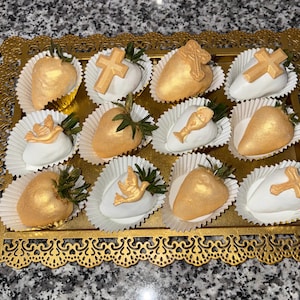 First Communion and/or Bautism bundle sweet treats. Cakepop, Oreos, chocolate covered strawberries.