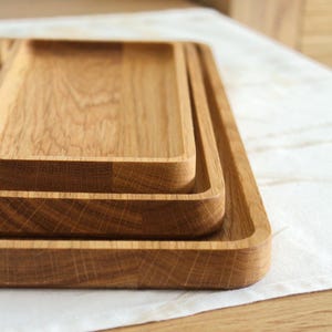 Minimalistische Tabletts aus Eichenholz - Rechteckige Snack- & Servierschalen - Moderne Catch-All-Tabletts - Einzeln oder Set mit 3 Größen