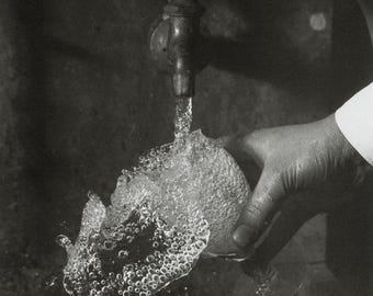 Harold Edgerton - L'eau dans un gobelet, 1934 | Tirage photographique vintage à haute vitesse