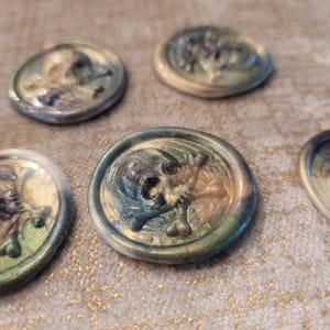 Pegatinas de sello de lacre / CALAVERAS FASCINANTES / juego de 5 o 10 / sobre adhesivo con letra / purpurina verde dorado brillante Halloween academia oscura