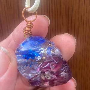 Mystic Mum Skull Pendant – Resin Skull Necklace with Preserved Flower & Copper Wrap