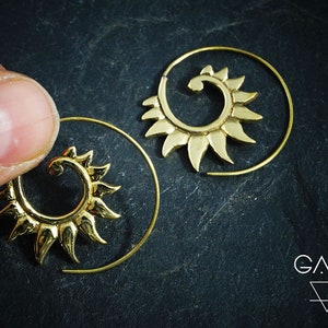 Boucles spirale tribales en laiton-プチ ブクレ-ミニ スパイラル-ブクレ ボエーム 105-N146