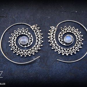 Srebrne kolczyki spiralne etniczne z kamieniem półszlachetnym - kolczyki plemienne - 82-200