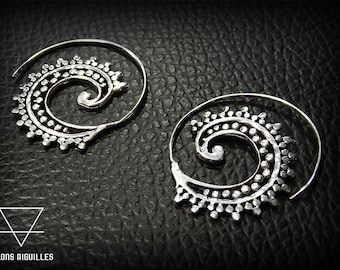 Verzilverde messing spiraaloorbellen: etnische tribale sieraden