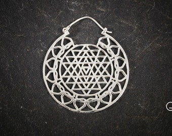 Boucles d'oreille ethniques géométrie sacrée sri yantra- en laiton plaqué argent 79-306