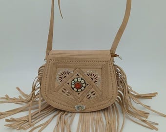 borsa a tracolla in pelle con frange, borsa con frange da donna, borsa in pelle con borchie, borsa in pelle da festival, borsa a tracolla con borchie da donna, regalo per lei