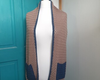 Crochet shawl with pockets