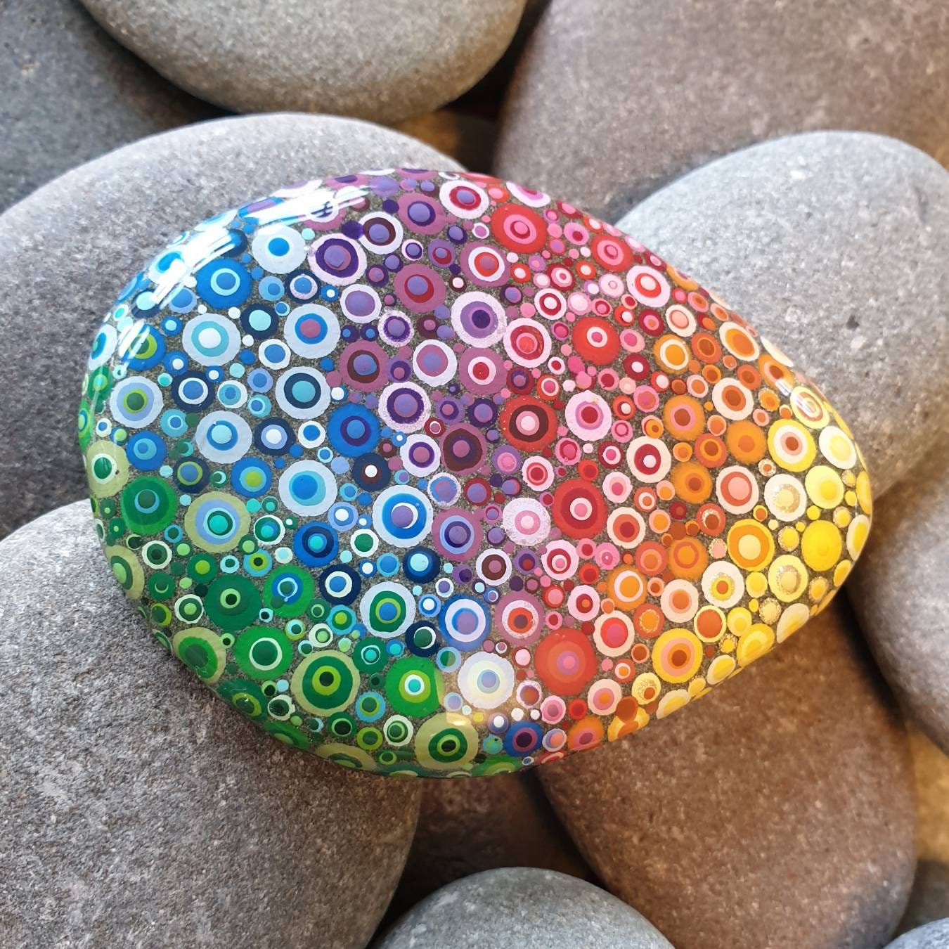 Steine bemalt Bilder: Einzigartige Kunstwerke für Ihr Zuhause!