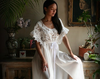 Camisón blanco de algodón bordado con espalda de encaje transparente. Lencería de algodón para dormir. Lencería para luna de miel. Camisón de novia. Lencería para bodas.