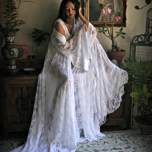 Bridal Lace Nightgown And Robe Set Wedding Peignoir White Lace Bridal Lingerie Wedding Sleepwear Kimono Robe Lace Nightgown Art Deco Bridal
