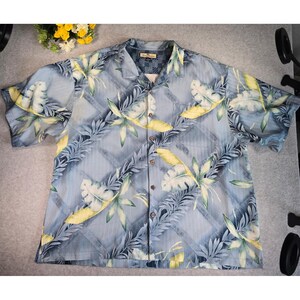 Camisa de manga larga azul con botones y estampado tropical para hombre Tommy Bahama, talla XXL, estilo Y2K. imagen 2