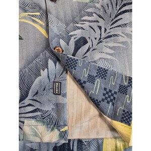 Camisa de manga larga azul con botones y estampado tropical para hombre Tommy Bahama, talla XXL, estilo Y2K. imagen 6