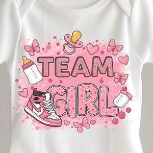 Ragazza della squadra png design per baby shower rivelazione del sesso sublimazione clipart scarpa da ginnastica rosa ciuccio bottiglia download stampabile vestito neonato futura mamma