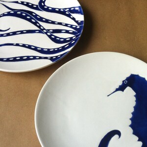 Set of 4 navy blue, nautical, beach themed ceramic dinner plates in horse shoe crab, octopus, blue crab and sea horse image 2