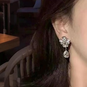 Diamond earrings, exquisite earrings, tear drop diamond earrings, wedding earrings, bride earrings, engagement earrings, gifts for mothers
