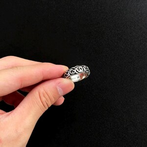 Vintage Gothic-style ring with a vine and scrollwork relief design,sterling silver925,a unisex luxury piece of jewelry,a gift for him.